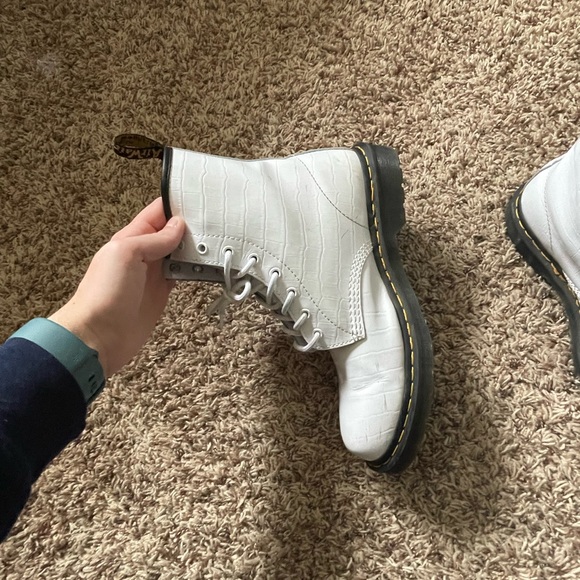 Doc Martens- 1460 W Patent Leather Croc Emboss - Picture 6 of 11